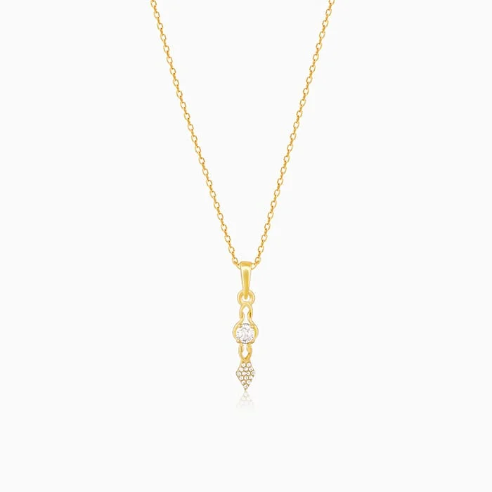 Golden Sparkling Arrowhead Pendant With Link Chain