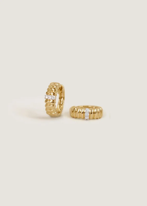 Solis Ribbed Three Diamond Hoop Earrings